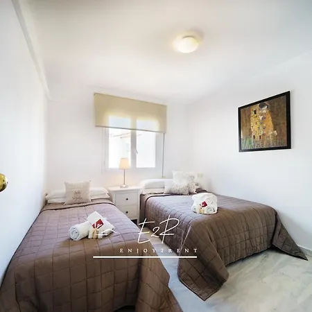 Enjoy2rent Fantastic Apartment, Lunamar Apartament Marbella