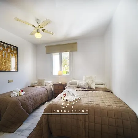 Enjoy2rent Fantastic Apartment, Lunamar Apartament