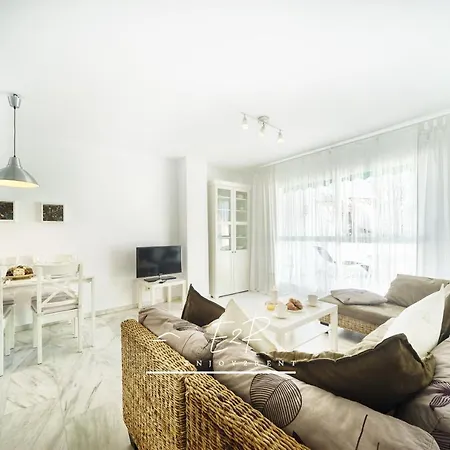 Enjoy2rent Fantastic Apartment, Lunamar Apartament Marbella